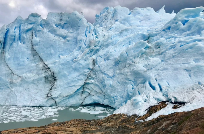 El Brazo Rico roza los 13 metros de altura, pero el glaciar Perito Moreno aún se hace esperar