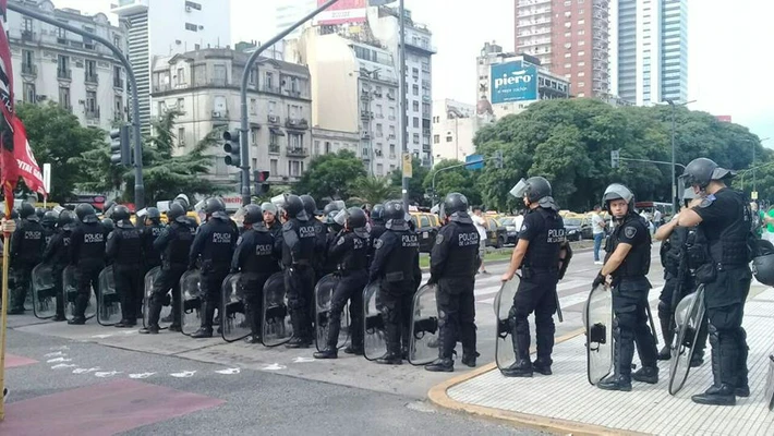Buenos Aires: Incidentes y un detenido en la marcha de mineros sobre la 9 de julio