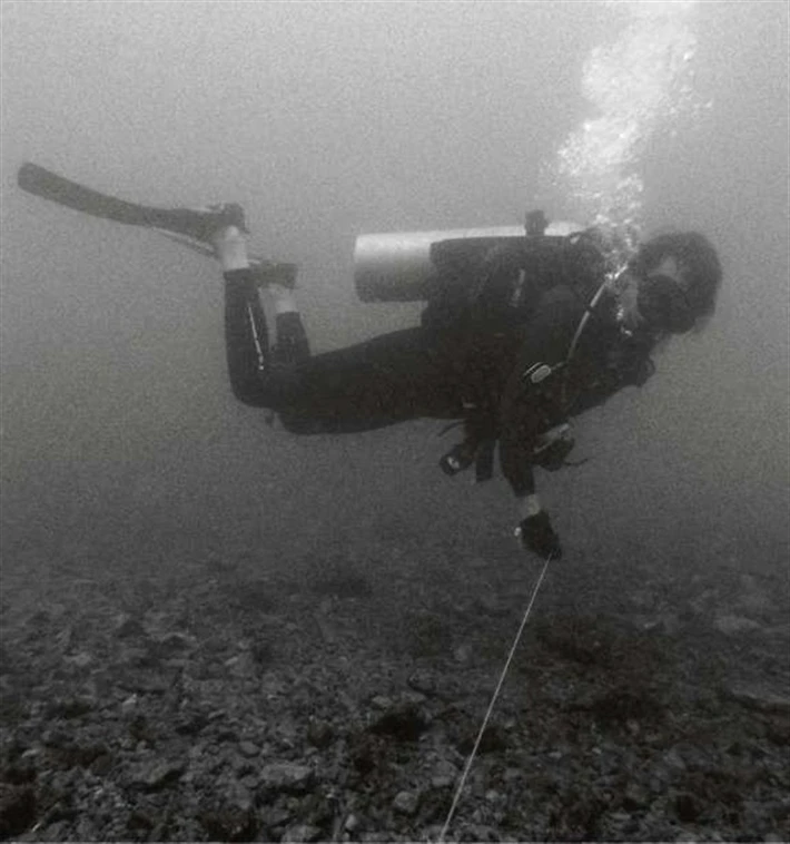 La arqueóloga submarina que rastrea antiguos naufragios en el sur
