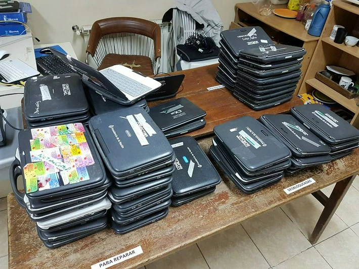 Puerto Deseado: Denuncian que decenas de notebooks permanecen inutilizadas por burocracia del CPE