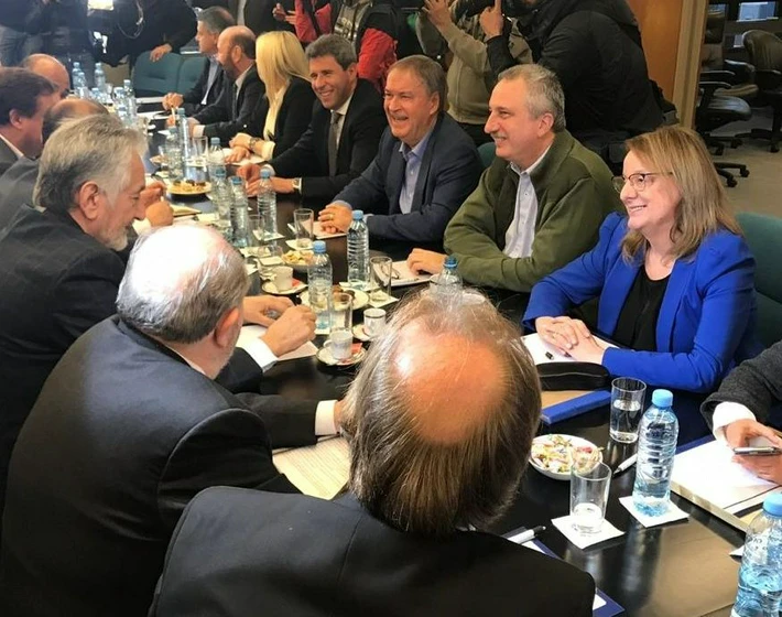 Reunión de gobernadores: Alicia Kirchner pidió por el 8 por ciento adeudado a docentes