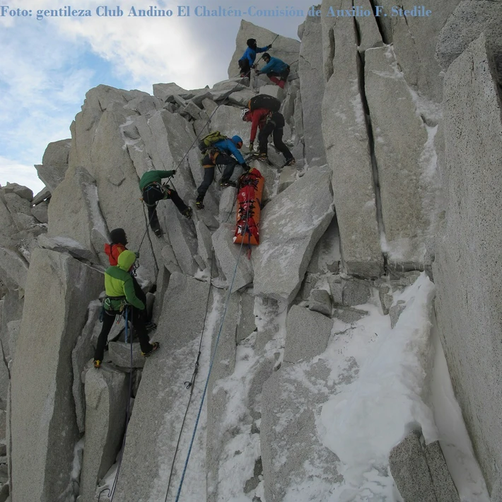 Escalador japonés fue evacuado de la montaña y una americana está accidentada en el Cerro Torre