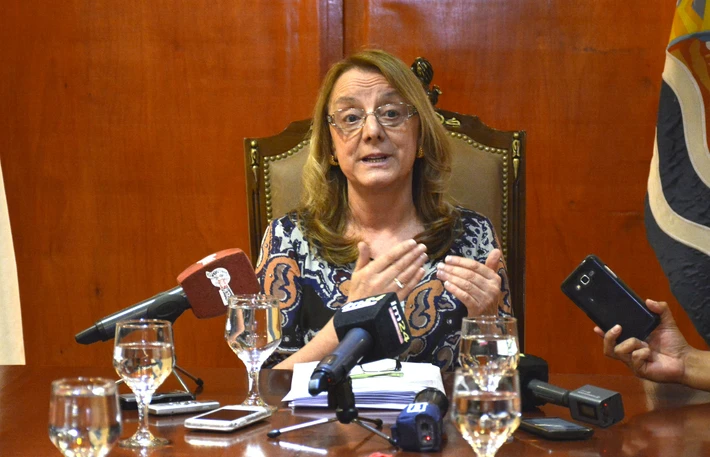 Alicia Kirchner pidió autorización a la legislatura para tomar endeudamiento de "límite indefinido"