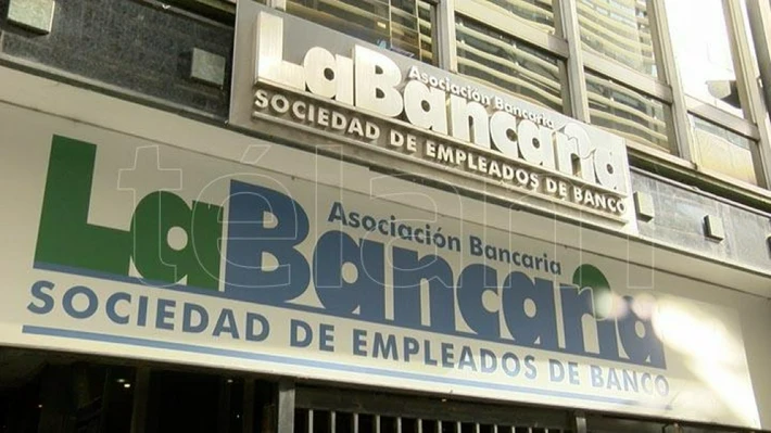 La paritaria de los bancarios pone en evidencia el ajuste salarial de Alicia Kirchner