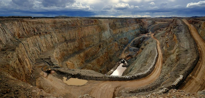 Proveedores advierten riesgo de empleo a raíz del recorte de contratos que decidieron las mineras