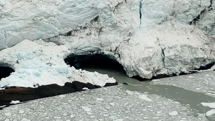 El glaciar está filtrando, en un episodio considerado inusual para la época