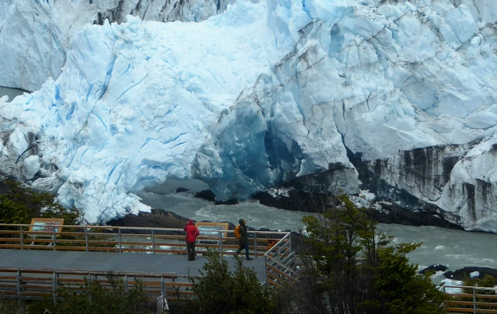 Glaciar Moreno: A cinco semanas el puente de hielo resiste la caída (Video)