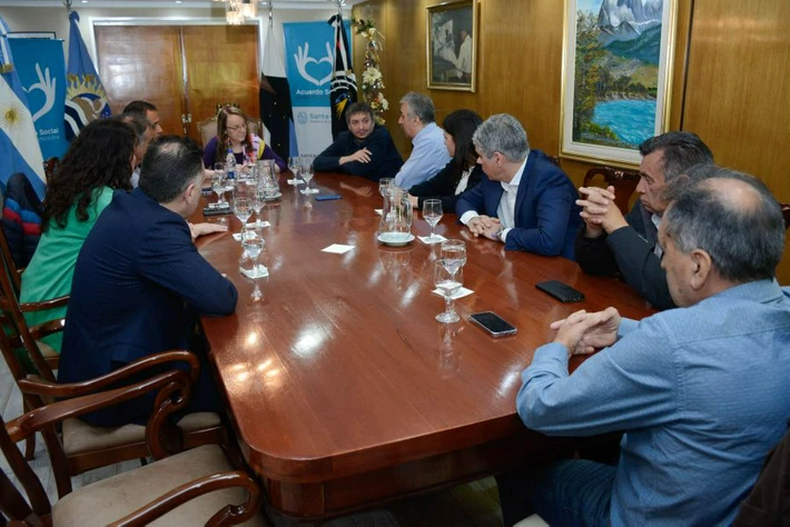A una semana de su liberación, Pérez Osuna participó de una reunión por YCRT junto a la gobernadora y a Máximo Kirchner