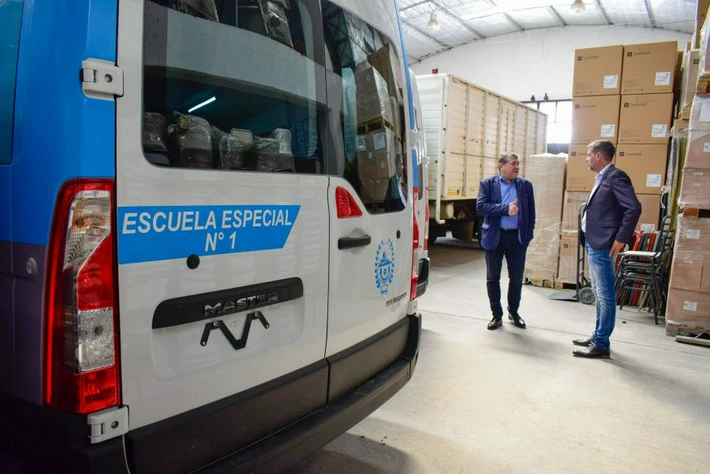 La Provincia adquirió 10 vehículos Trafic para las Escuelas Especiales