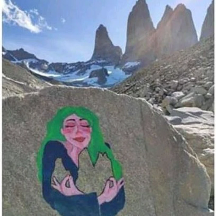 Detuvieron a la Turista que pintó una roca en El Paine: "Hice algo estúpido", reconoció