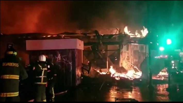 Violenta protesta en el centro de Punta Arenas con comercios incendiados
