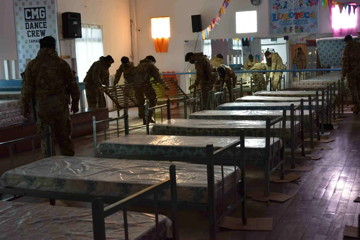 El Ejército Argentino entregó 50 camas para la contingencia en Río Gallegos