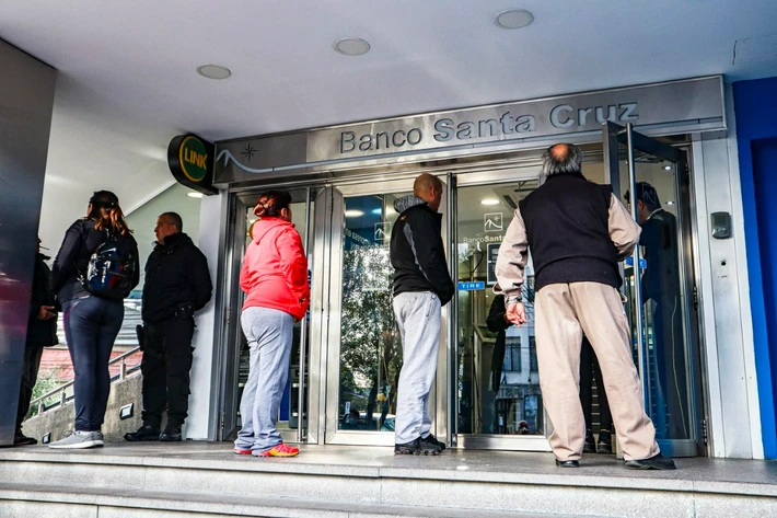 Se abrió la línea de créditos a PYMES,  subsidiados por la provincia a través del Banco Santa Cruz