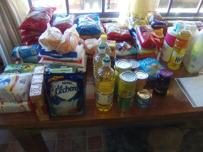 Gesto solidario: Donan alimentos para pobladores de La Esperanza