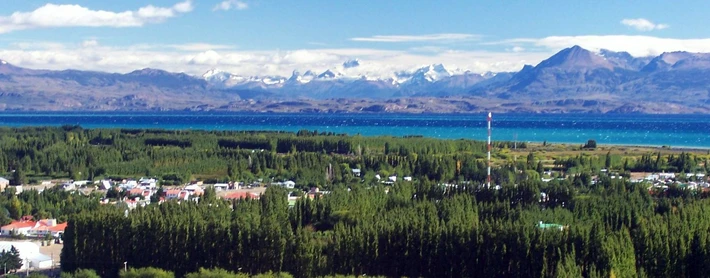 En Perito Moreno por ahora los viajeros solo pueden cargar combustible, prestadores turísticos piden reapertura urgente