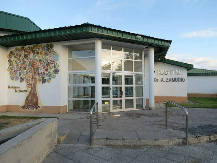 Hospital Zamudio: continúa la retención de servicios luego que el director decidiera vacunar primero al COE y a personas vinculadas al intendente