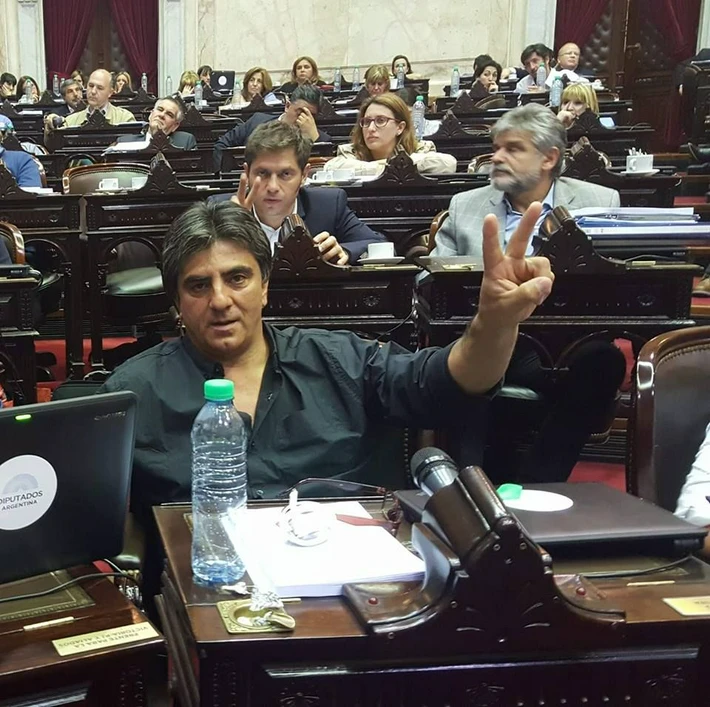El diputado Vázquez votó en contra del pedido para que se investigue las vacunas de privilegio