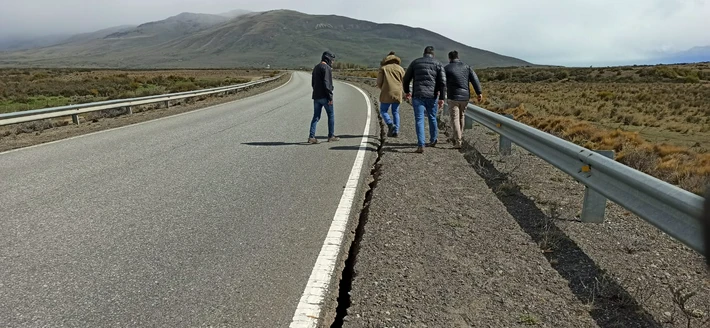 El detalle de los daños que causó el sismo en el puente del Centinela y la grieta en la ruta al glaciar: iniciarán las reparaciones sin cortar el tránsito