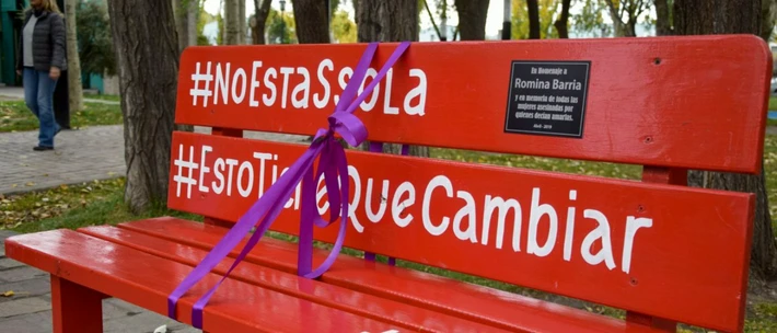 Mujeres radicales exigen a Grasso que reinstale el Banco Rojo en la remodelada Plaza San Martín